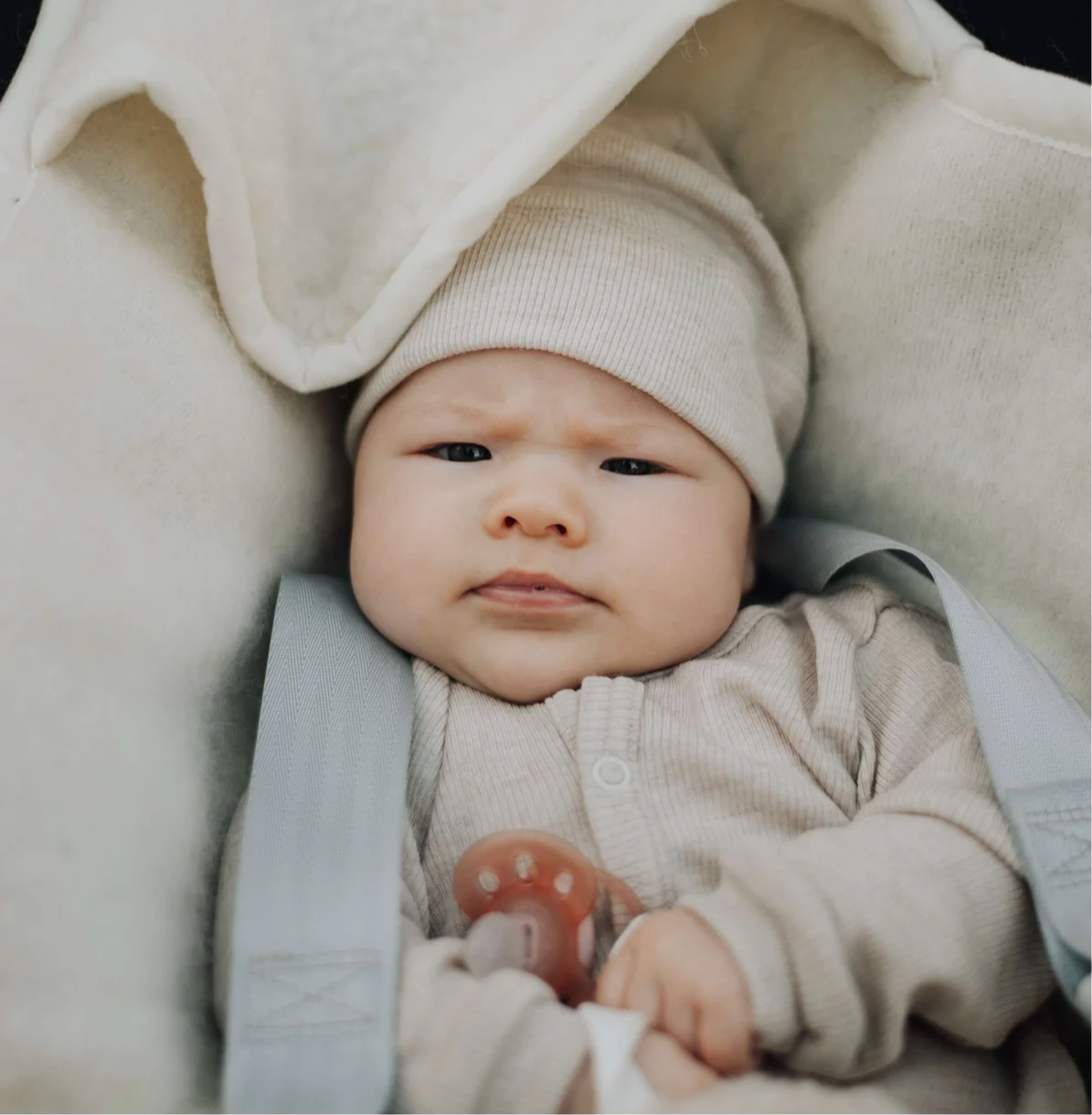 Wollen wikkeldoek met maxi cosi openingen
